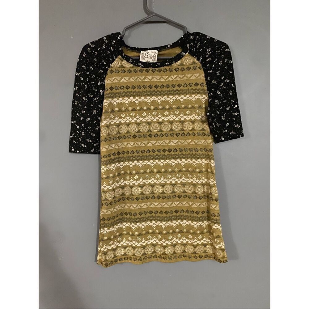 G Girl Flower Design Scoop Neck 3/4 Sleeve Top Size Medium
